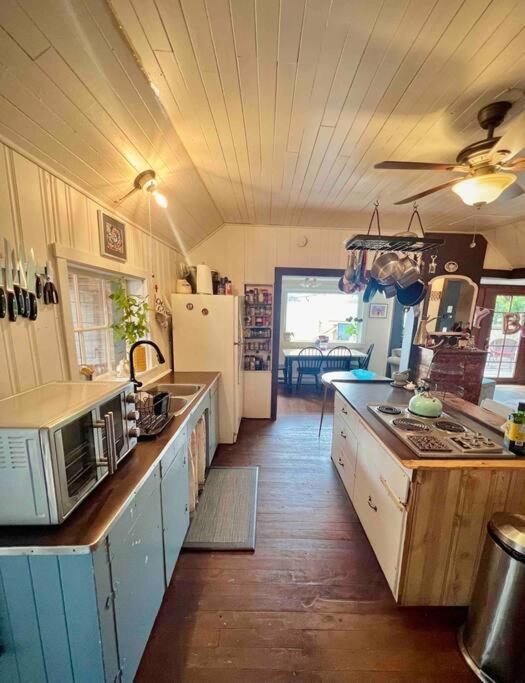 Honeymoon Bay Cottage