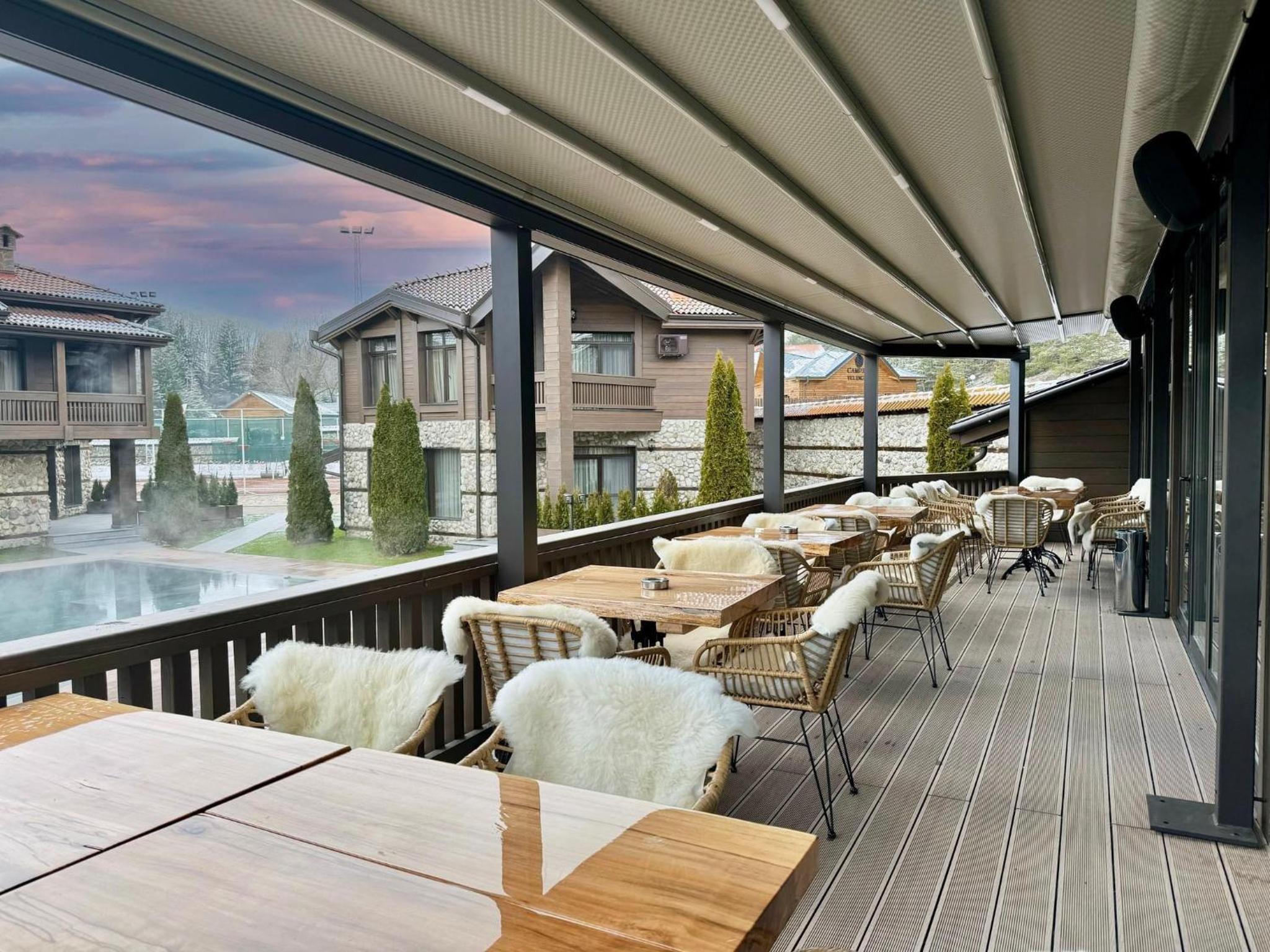 V Chalet Residence
