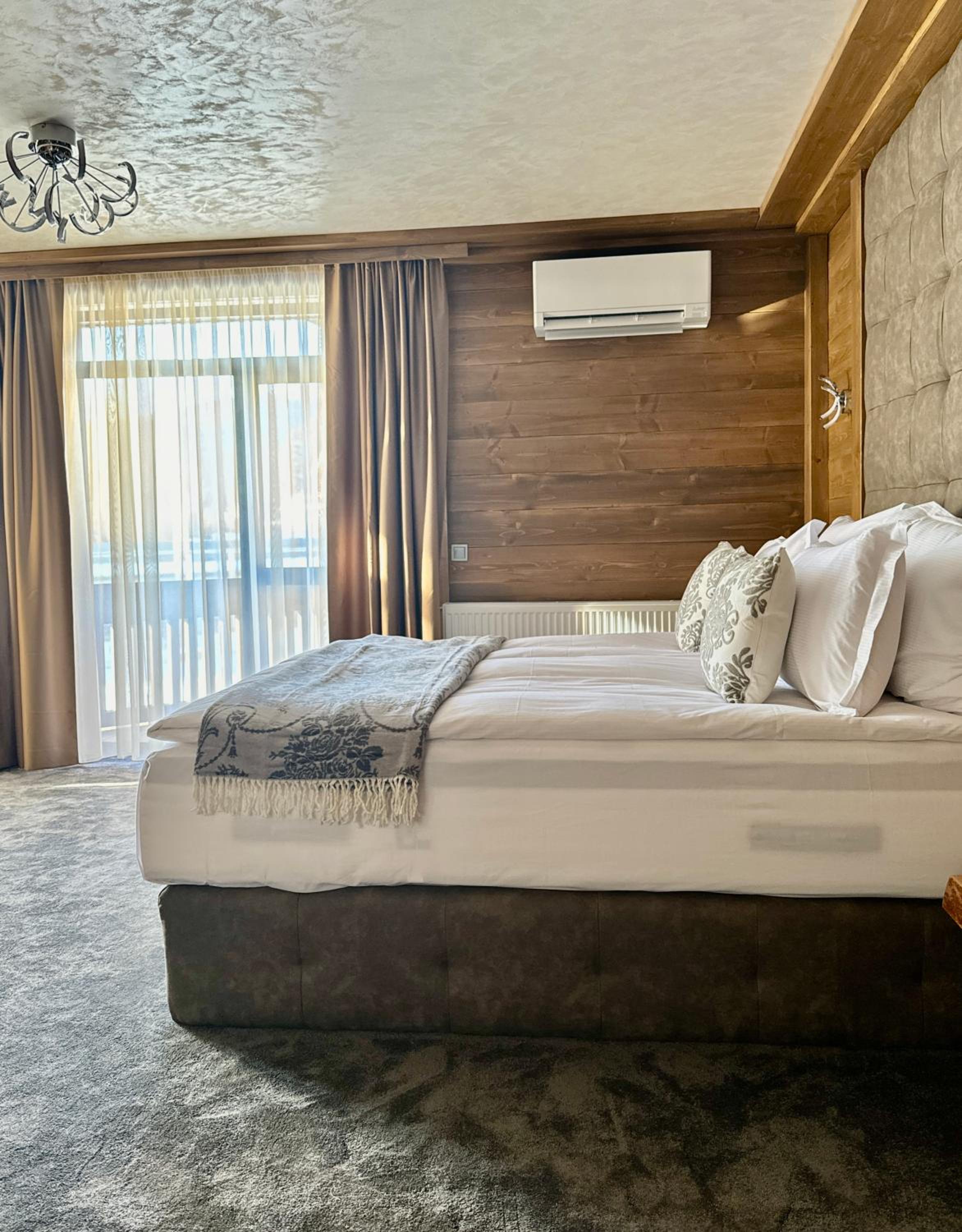 V Chalet Residence