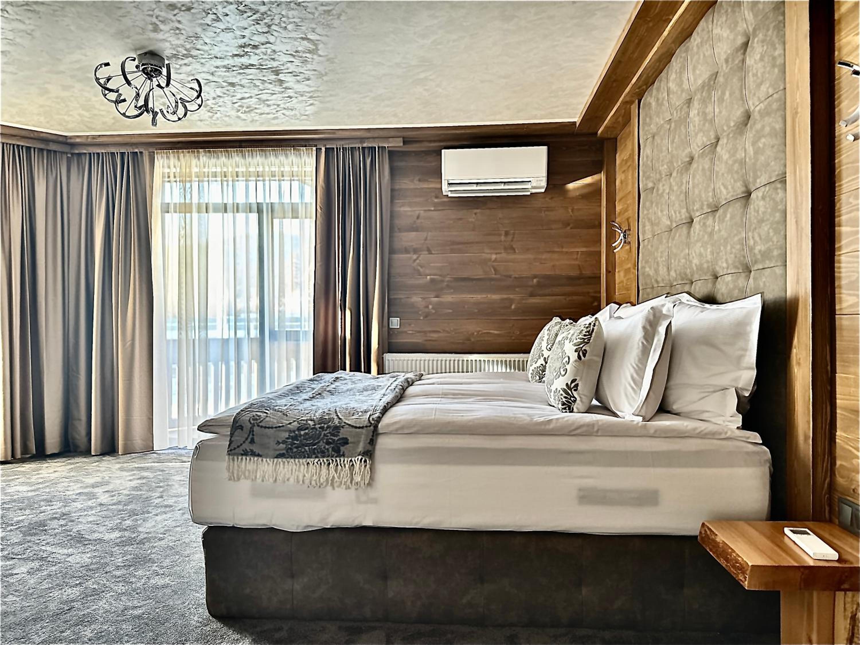 V Chalet Residence