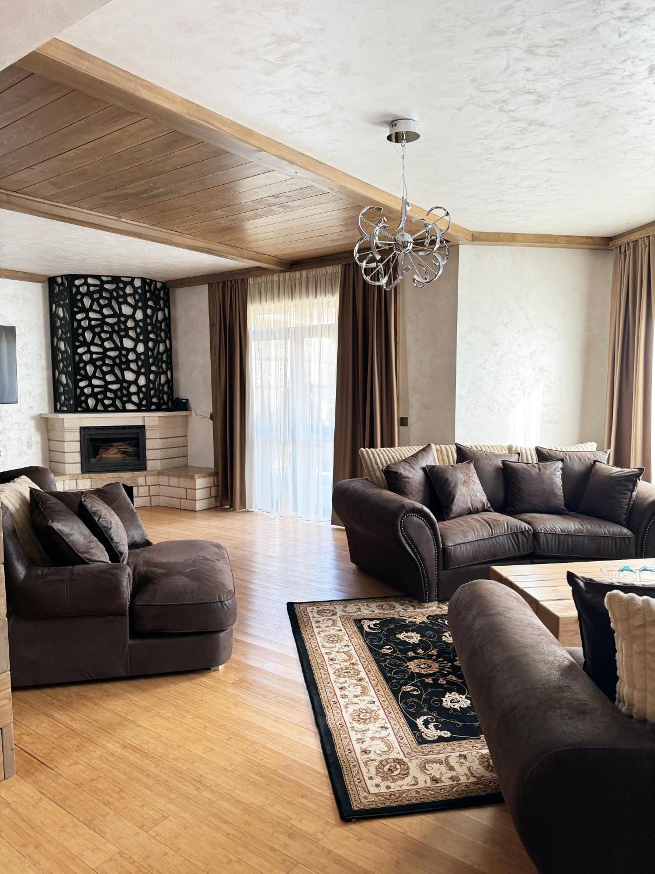 V Chalet Residence