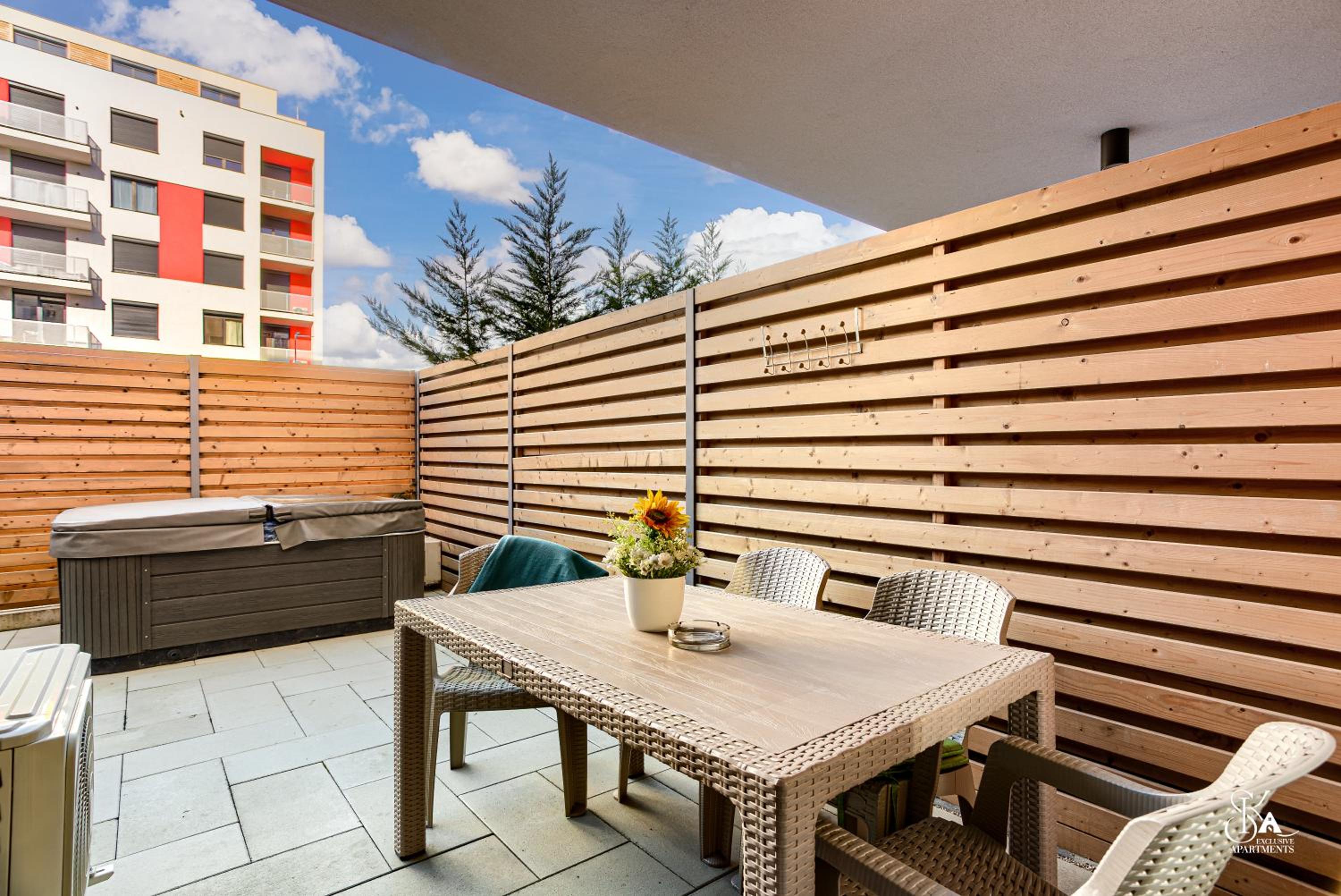Sika Garden Apartment - cazare Arad - self check-in view 2