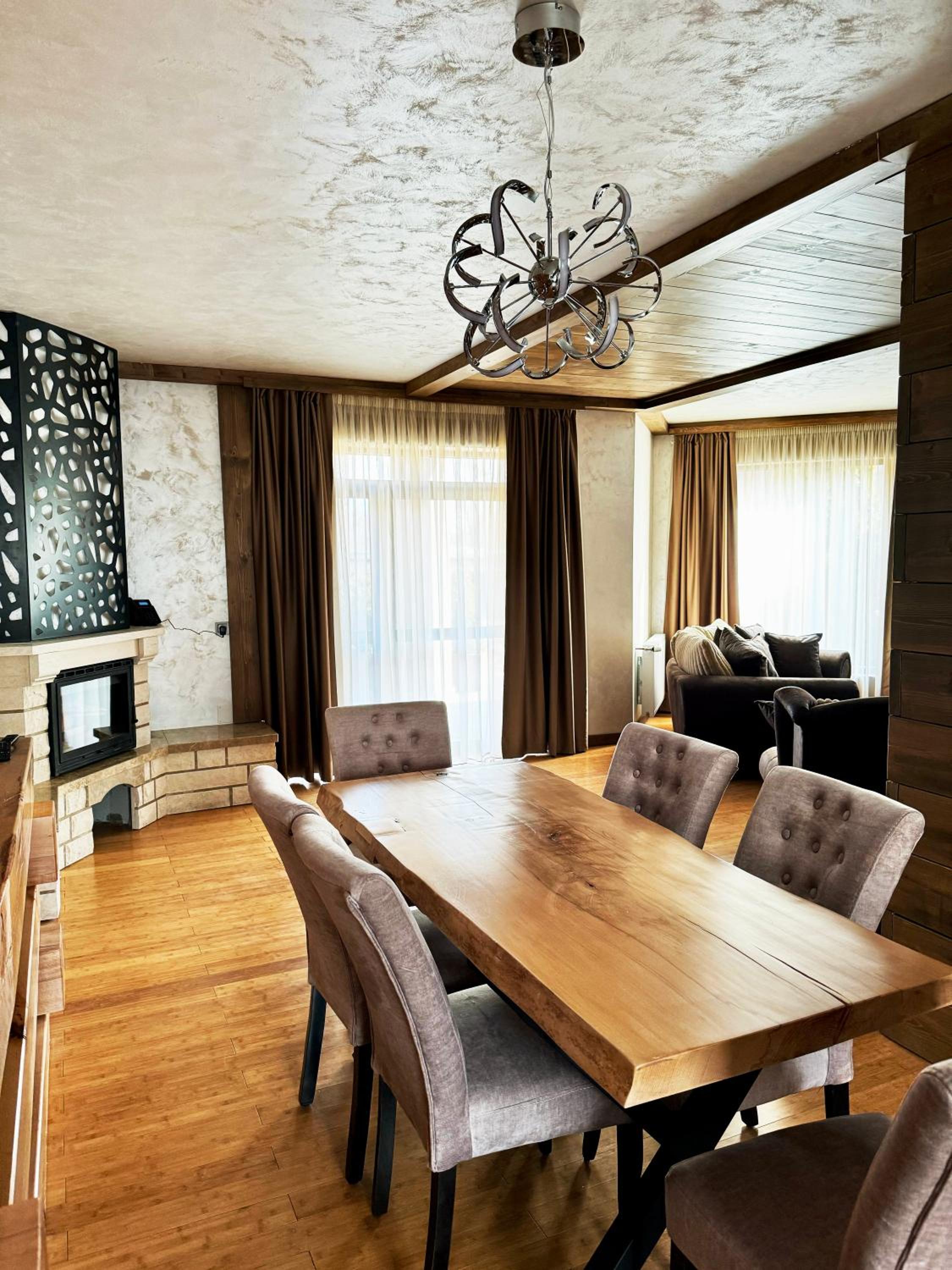V Chalet Residence