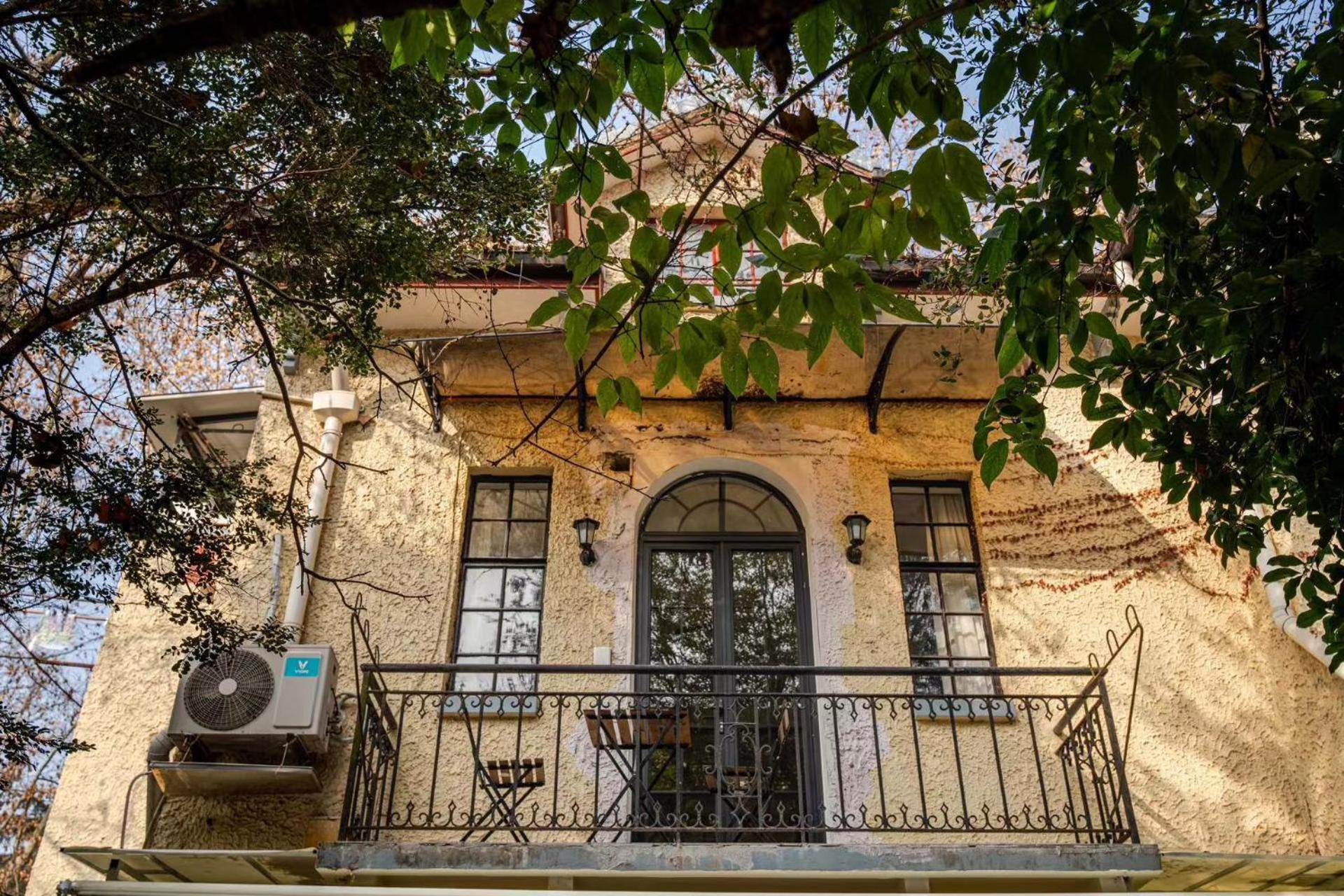 Shanghai Century Old House Downtown B&B