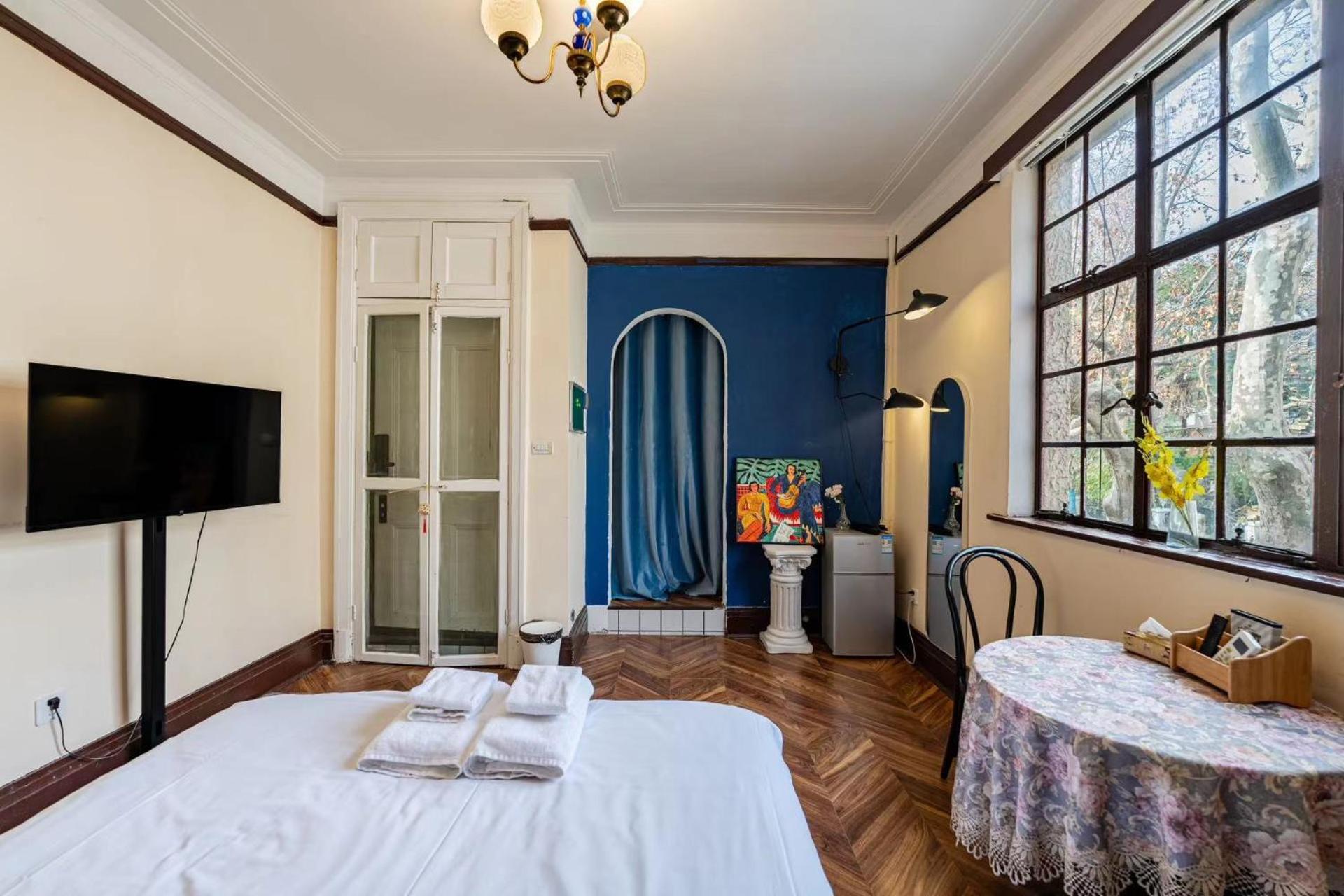 Shanghai Century Old House Downtown B&B