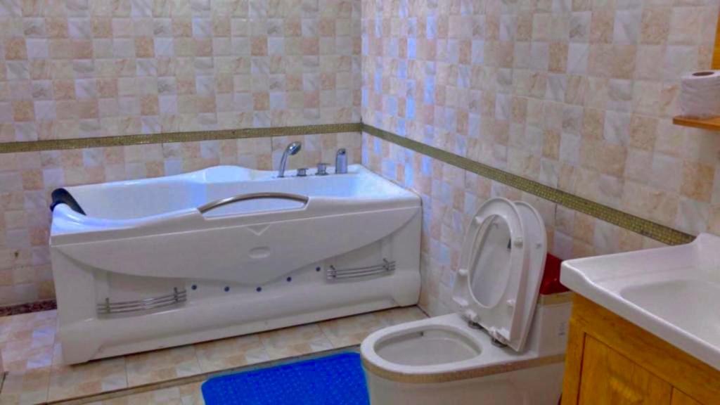 Cozy 2 Bedroom With Swimming pool view 4