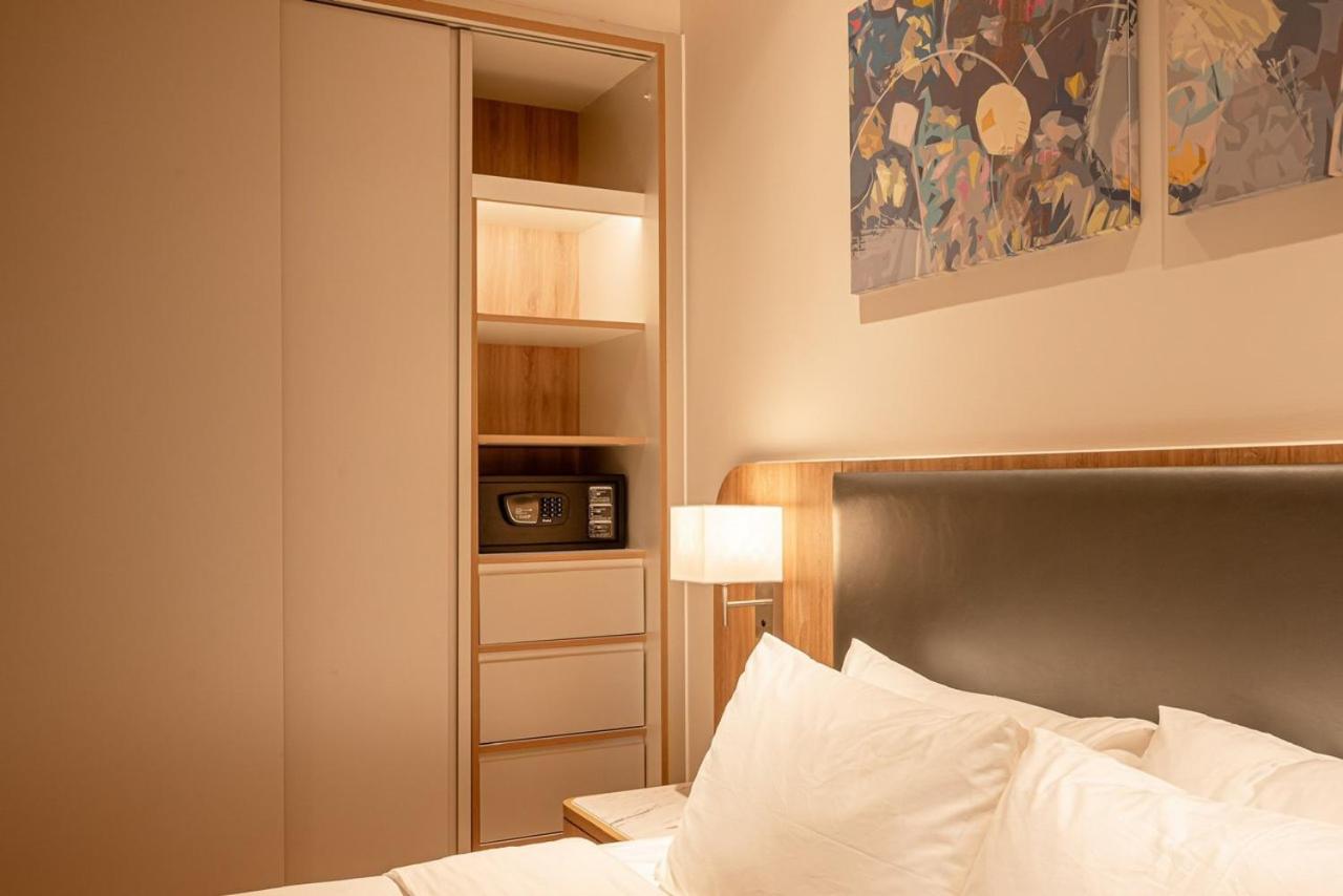 Luxury 3BR 6BR D1mension & Zenity in District 1 FreePoolSaunaGym