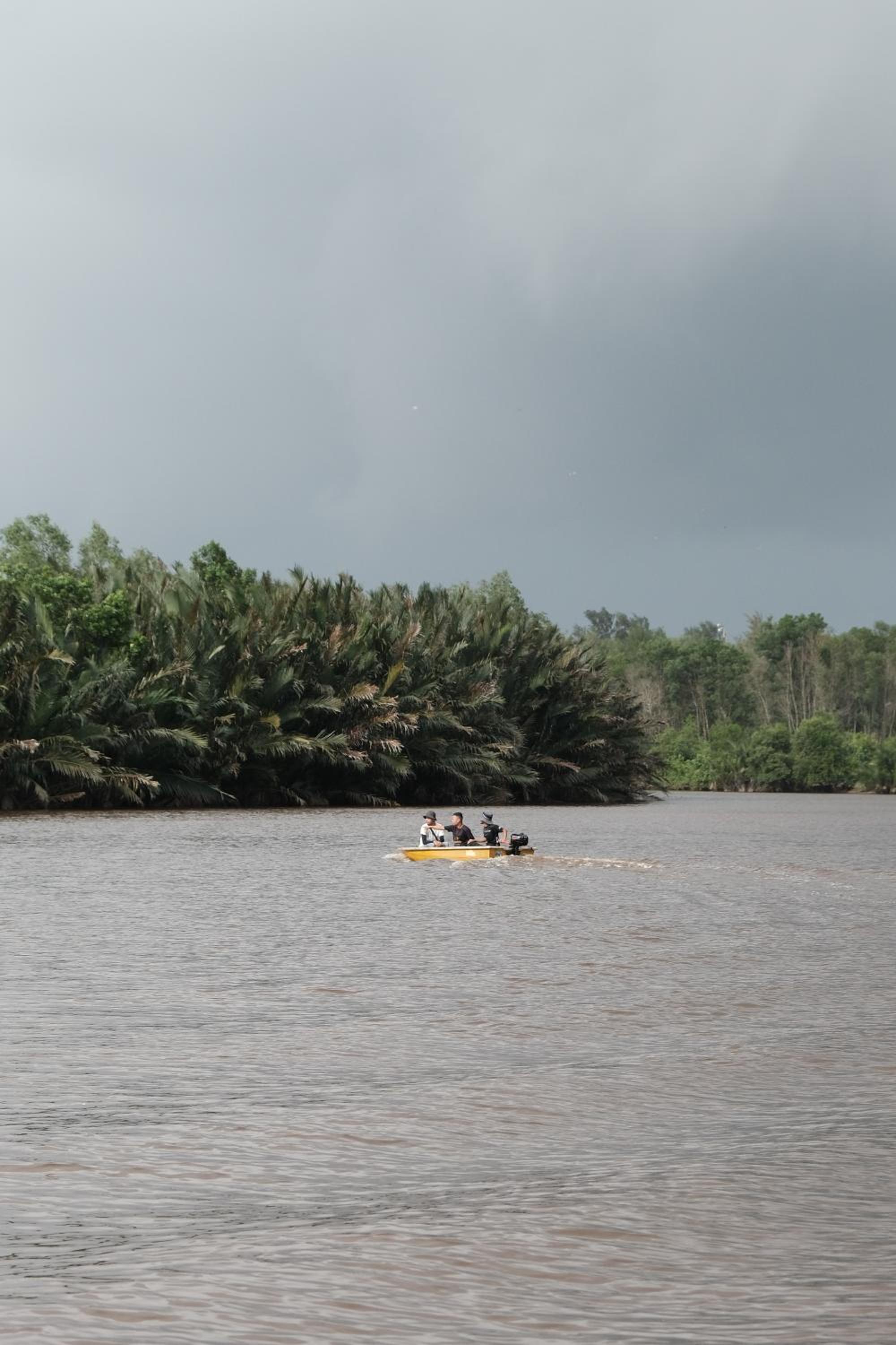 Qimmy Riverside Floating Cabin