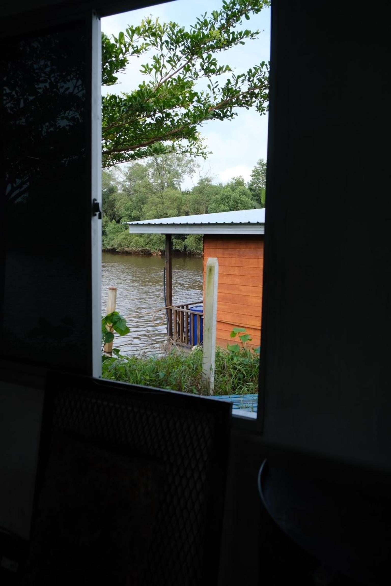 Qimmy Riverside Floating Cabin