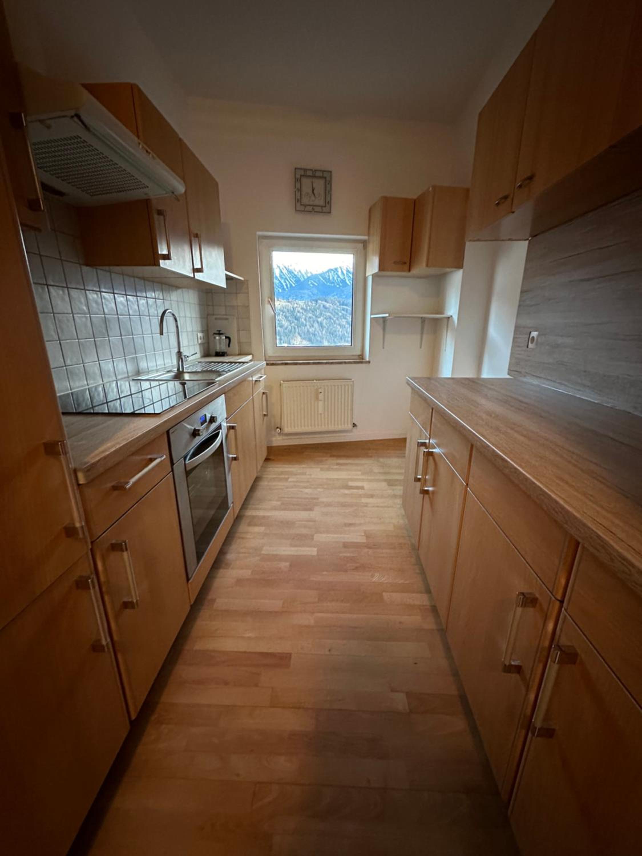 Geräumiges sonniges Apartment mit Bergblick