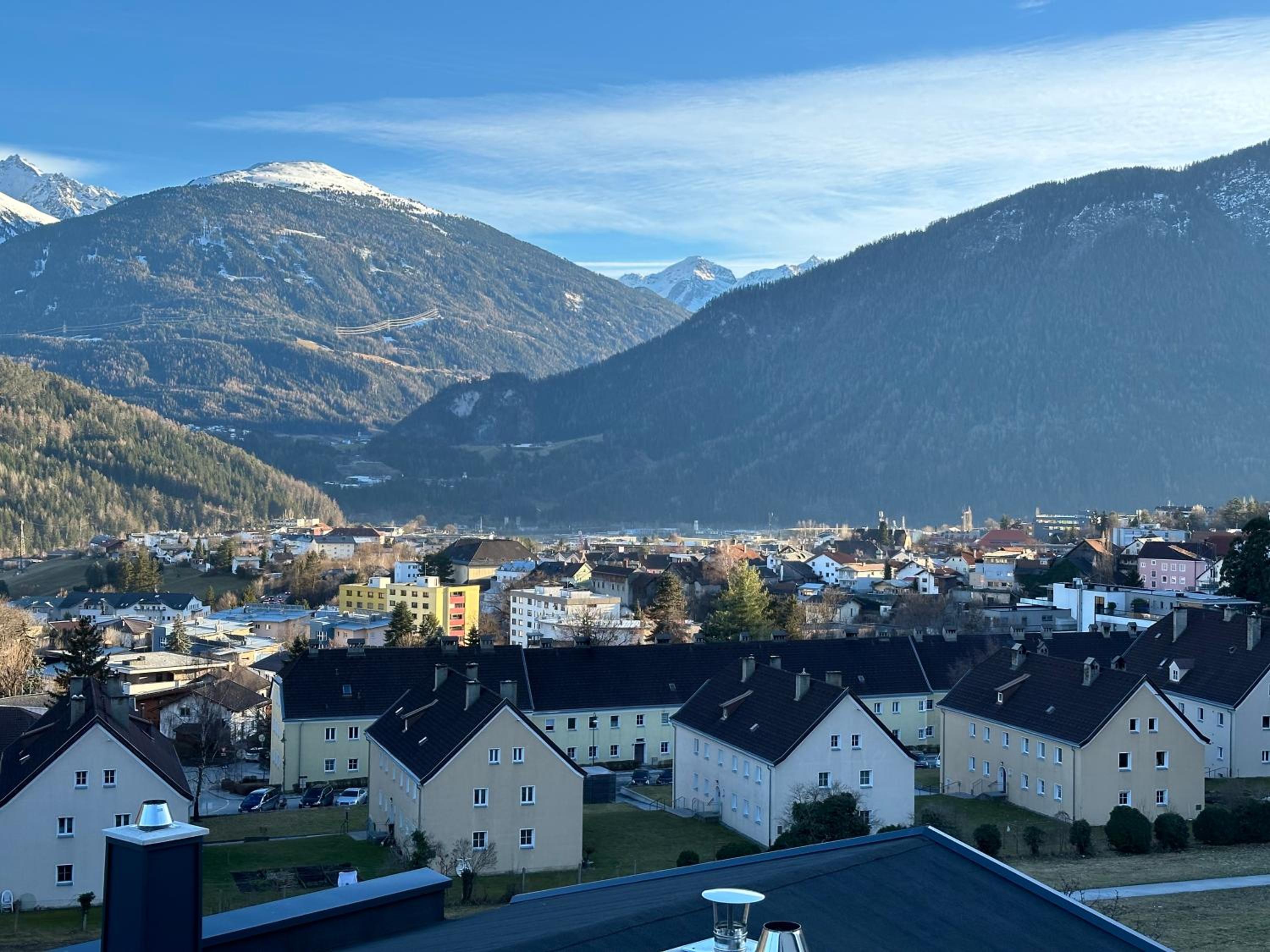 Geräumiges sonniges Apartment mit Bergblick