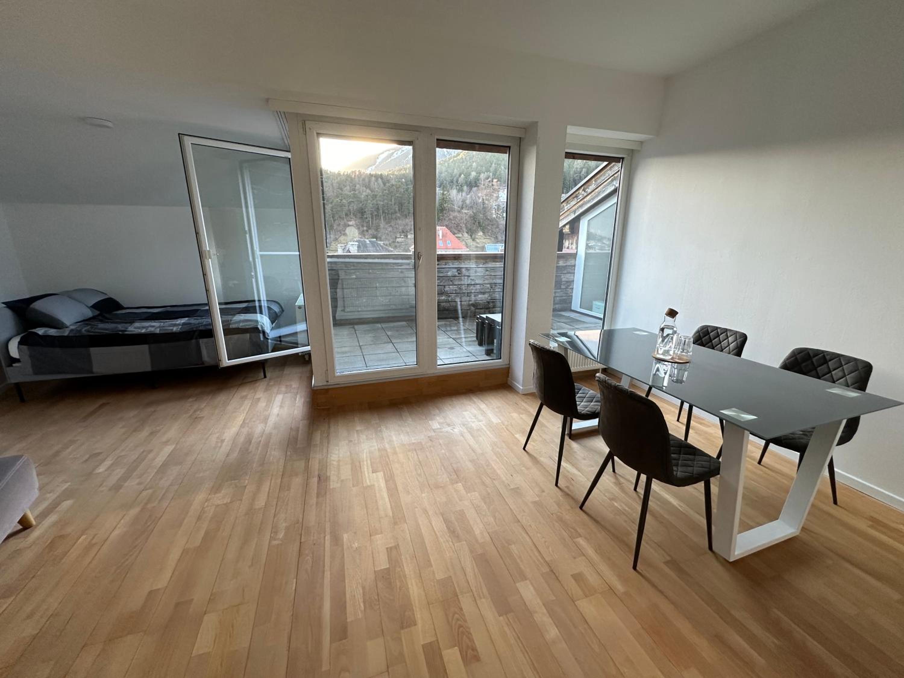 Geräumiges sonniges Apartment mit Bergblick