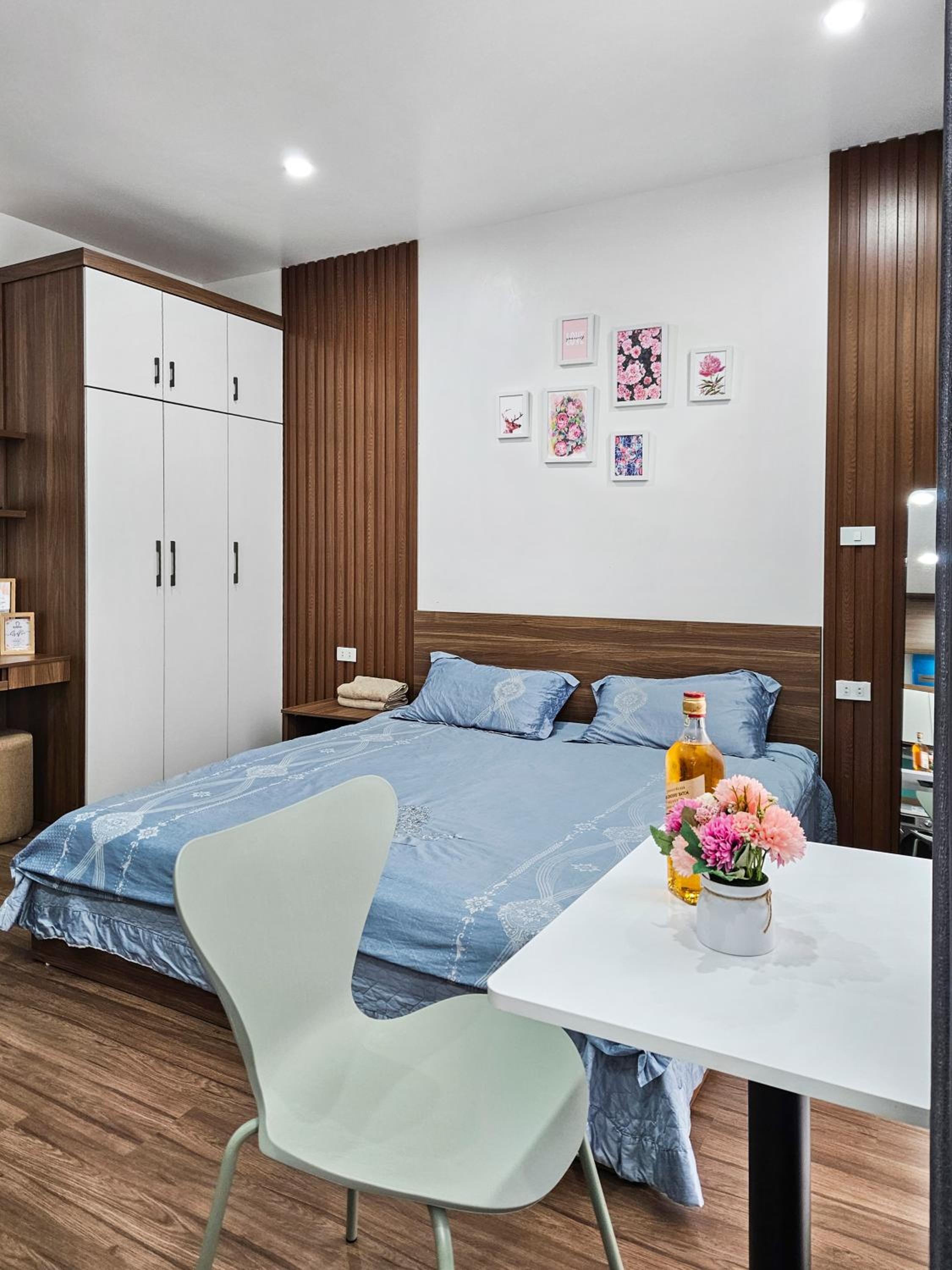 CHLOE'S SERVICED APARTMENT - VINHOMES MARINA view 5
