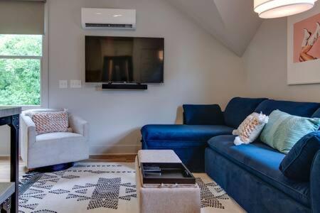 Nashville Townhouse - Walk to Food, Near Downtown! view 5