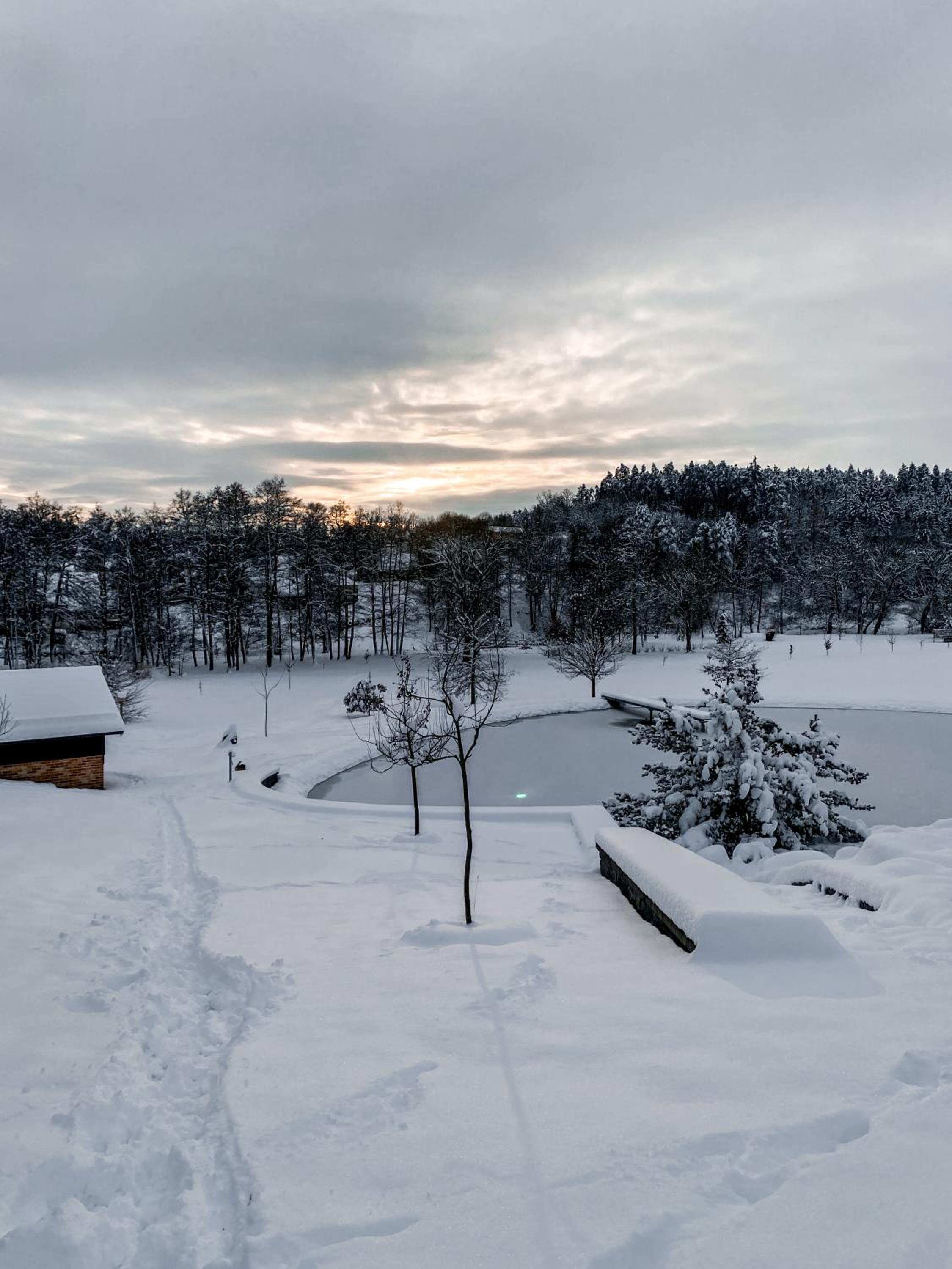 Stylová Lodge s vlastním koupáním & pergolou