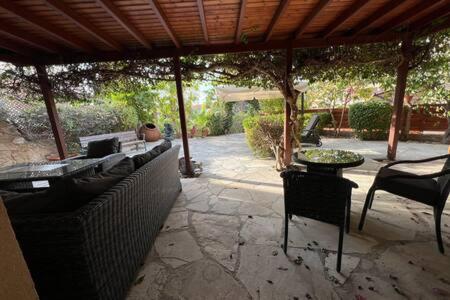 Regina Gardens - spacious, 3 bed, ground floor unit with large patio