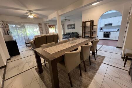 Regina Gardens - spacious, 3 bed, ground floor unit with large patio