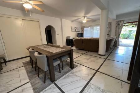 Regina Gardens - spacious, 3 bed, ground floor unit with large patio