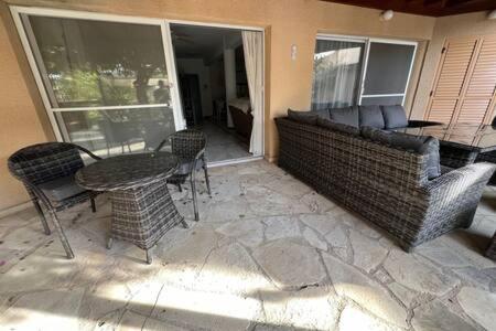 Regina Gardens - spacious, 3 bed, ground floor unit with large patio