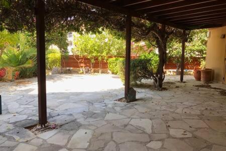 Regina Gardens - spacious, 3 bed, ground floor unit with large patio
