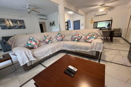 Regina Gardens - spacious, 3 bed, ground floor unit with large patio