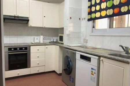 Regina Gardens - spacious, 3 bed, ground floor unit with large patio