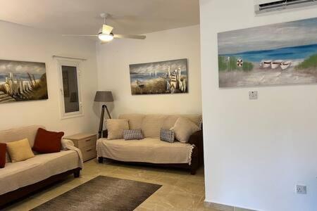Regina Gardens - spacious, 3 bed, ground floor unit with large patio