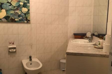 Regina Gardens - spacious, 3 bed, ground floor unit with large patio