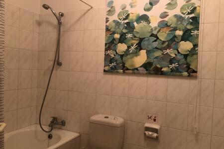 Regina Gardens - spacious, 3 bed, ground floor unit with large patio