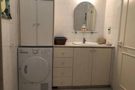 Regina Gardens - spacious, 3 bed, ground floor unit with large patio