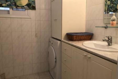 Regina Gardens - spacious, 3 bed, ground floor unit with large patio