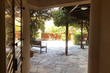 Regina Gardens - spacious, 3 bed, ground floor unit with large patio