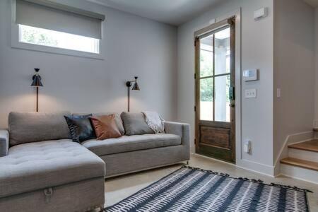 Modern East Nashville Townhome & Garage view 2