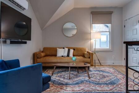 Modern East Nashville Townhome & Garage view 5