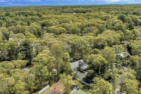 Jenkins Pond Beach Access with BBall Hoop & Grill, Bright Cape Cod Retreat near Jenkins Pond in Falmouth - Parking, Modern Retreat with Outdoor Space, 24 H view 2