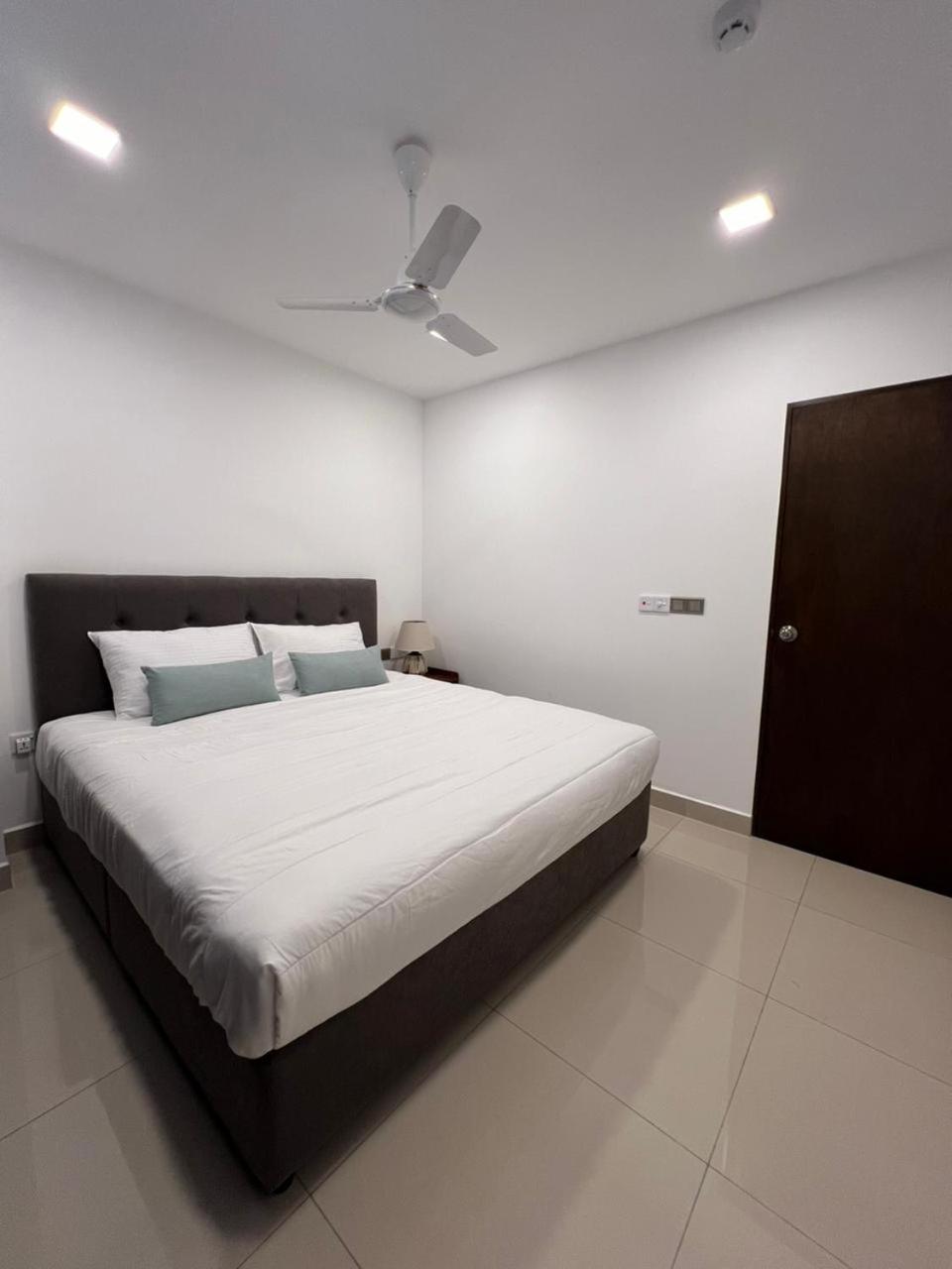 ESTA - Sea View Luxury Beach Apartment