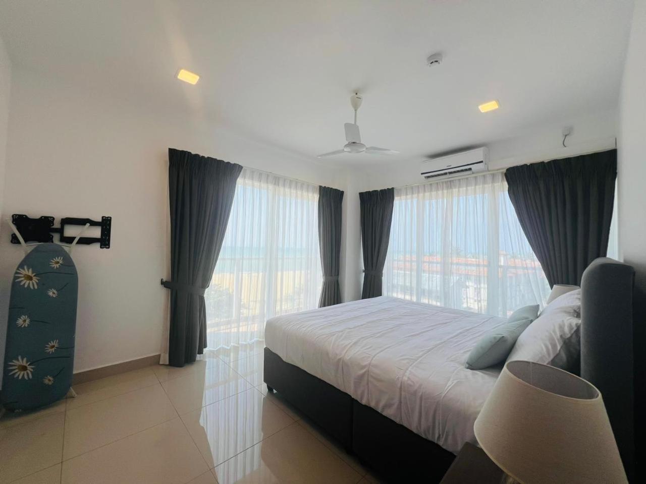 ESTA - Sea View Luxury Beach Apartment