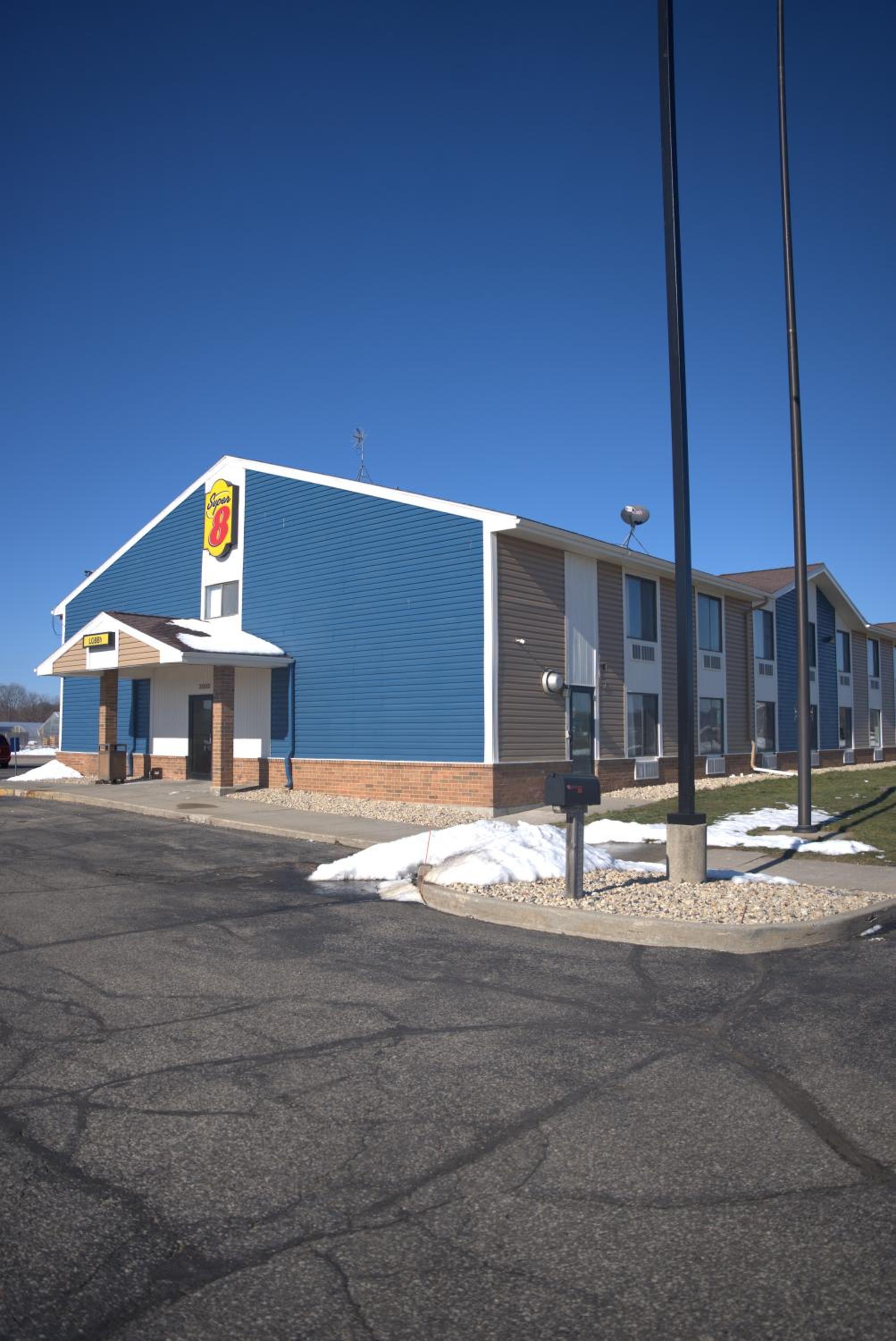 Super 8 by Wyndham Portage view 2
