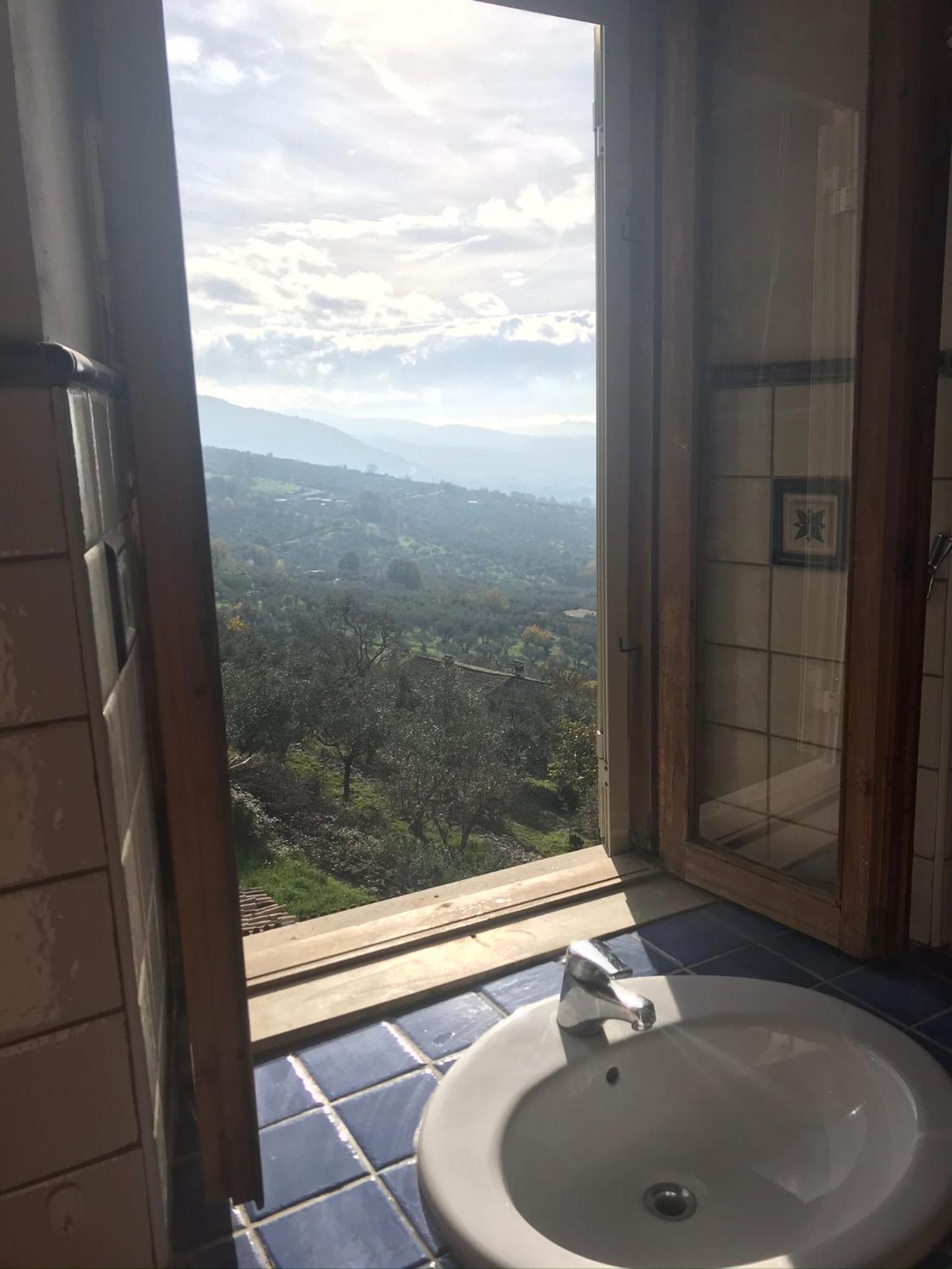 House near Rome with Beautiful Views and Pool
