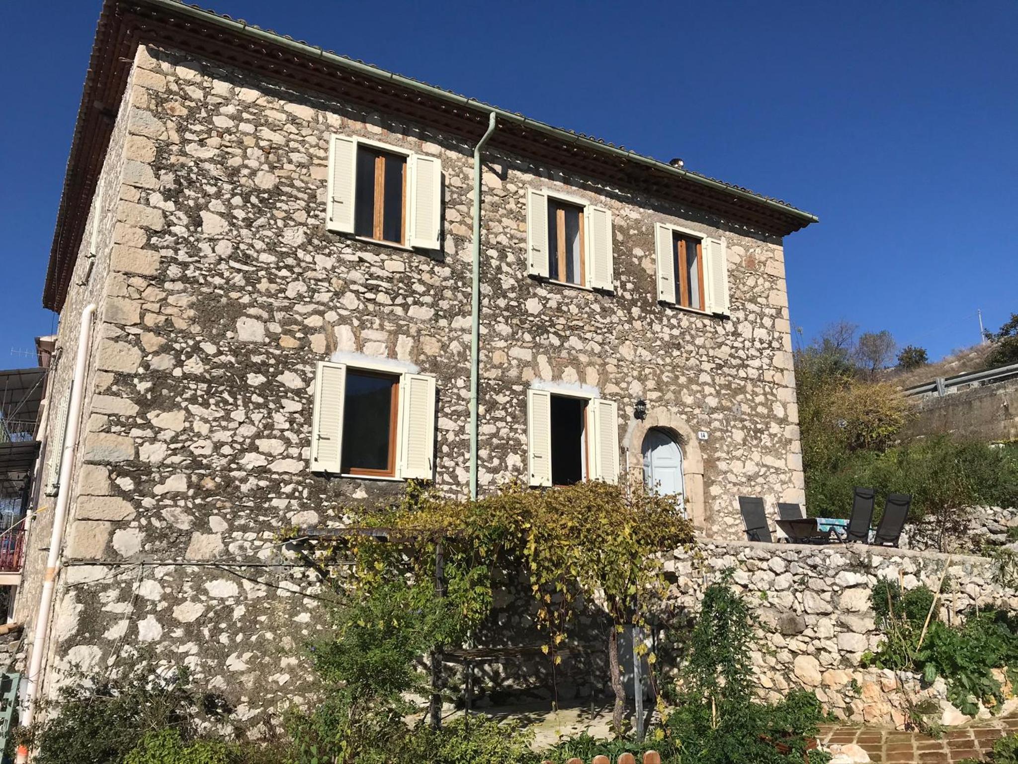 House near Rome with Beautiful Views and Pool