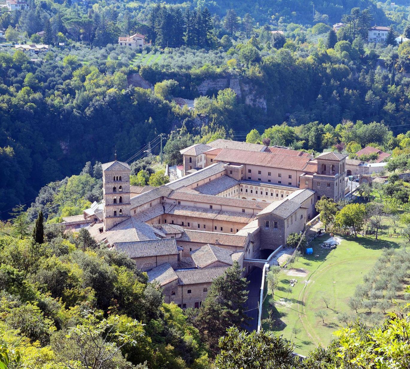 House near Rome with Beautiful Views and Pool