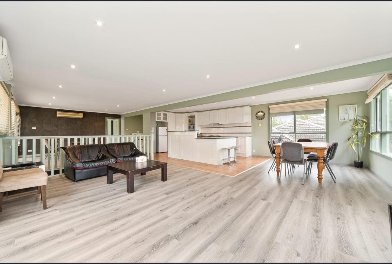6 Bedrooms 11 Beds with Spacious City Park Views and Beach