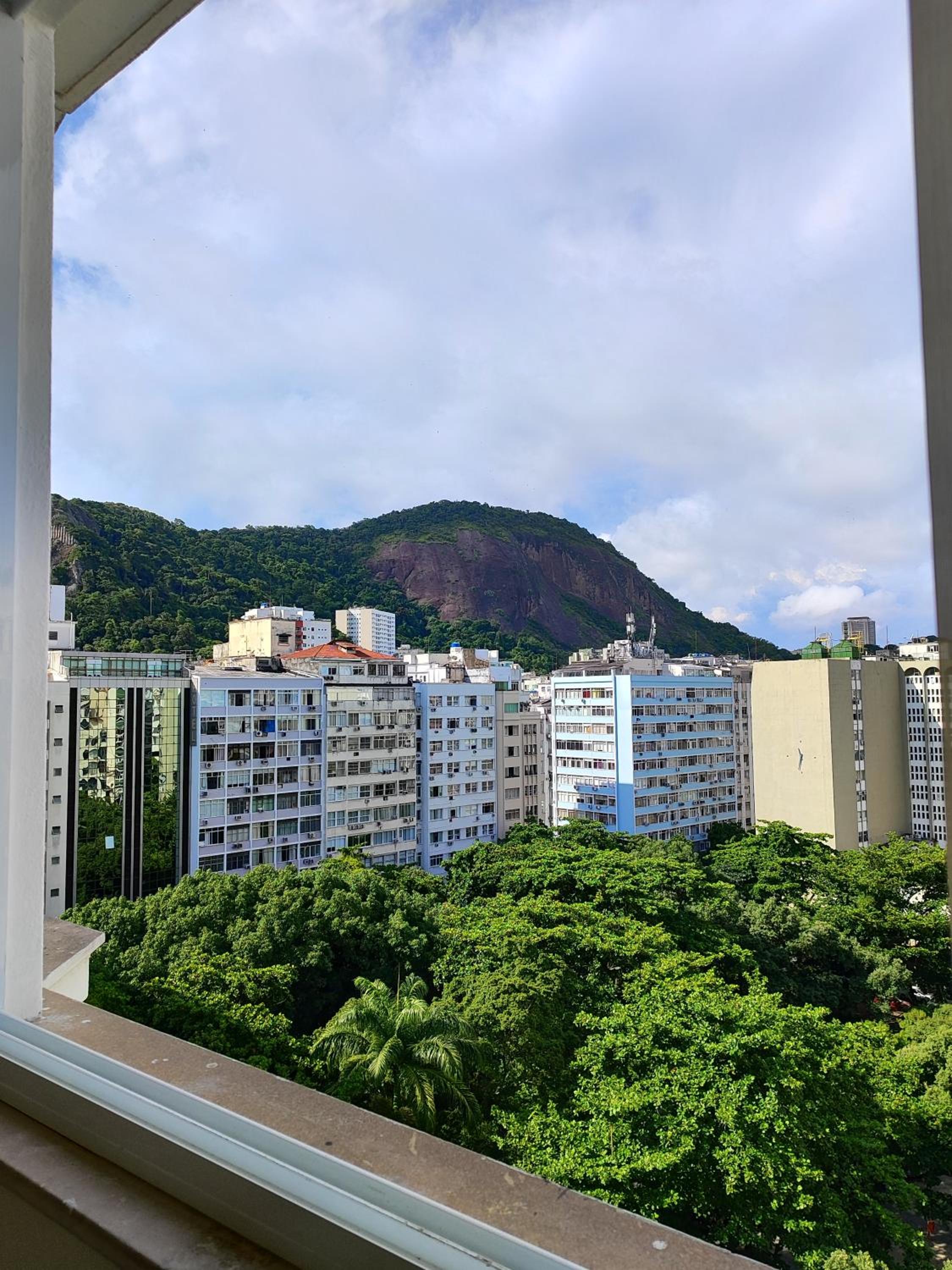 A uma quadra da praia de Copacabana