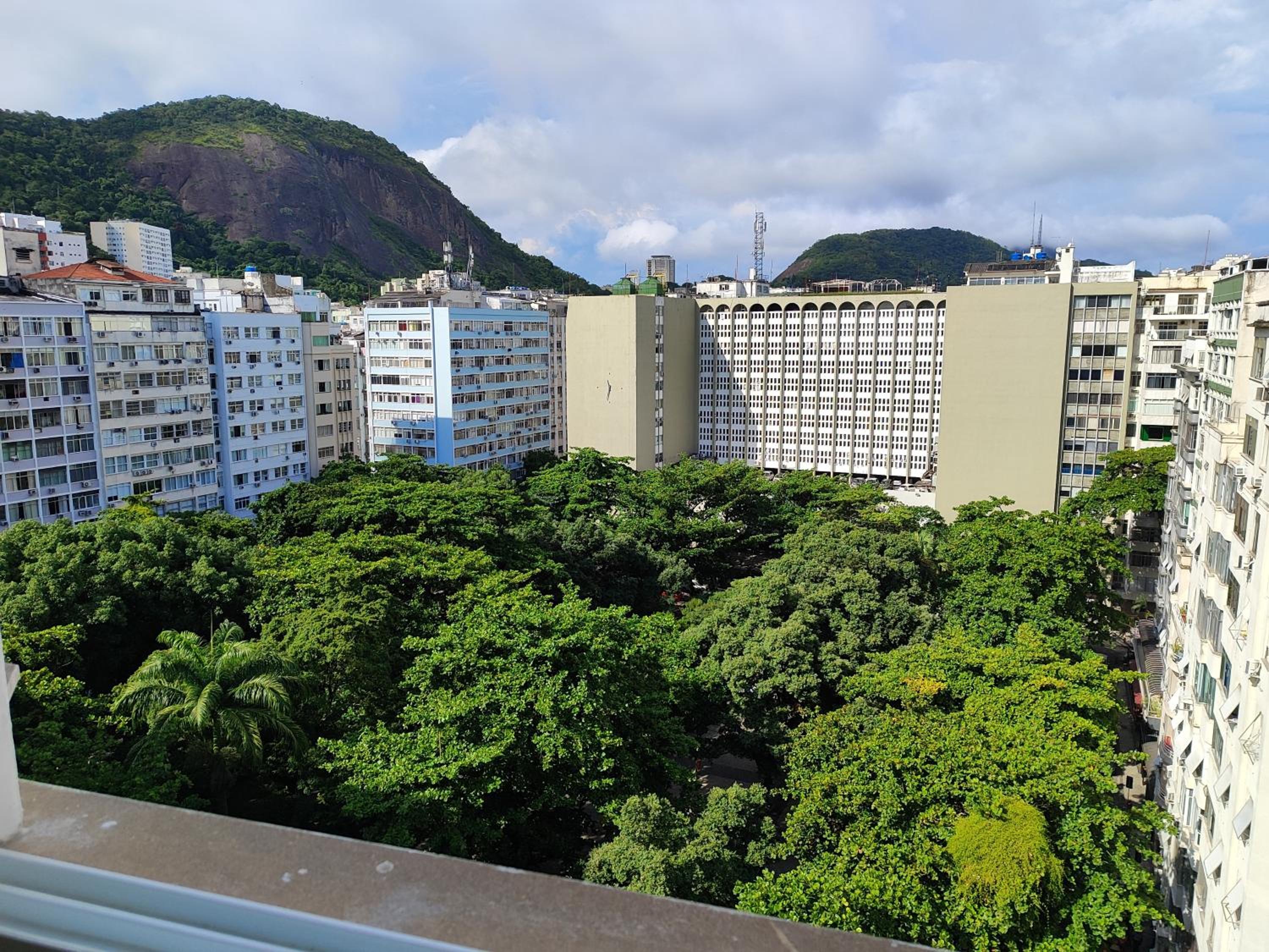 A uma quadra da praia de Copacabana