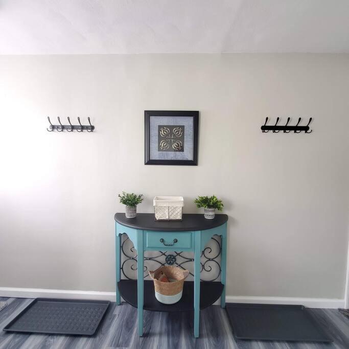 Near City/Airport, Large Deck, 2 BD, Long Stays view 5