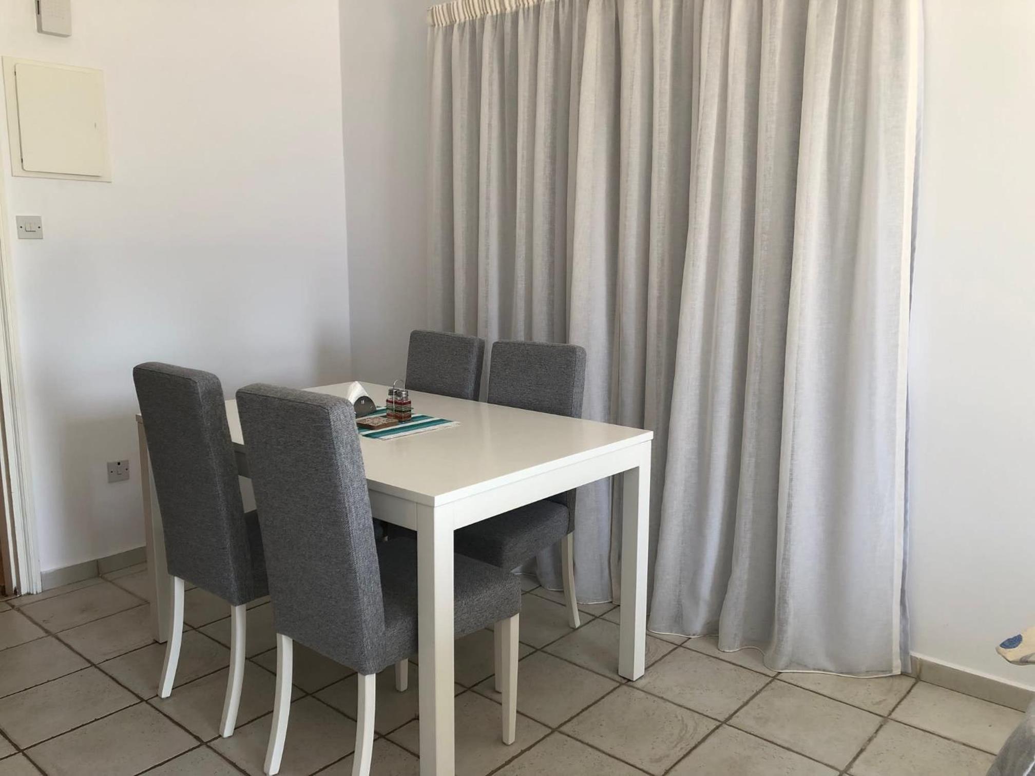 Kings Palace - Modern, sunny 2 bed ground floor with sea views