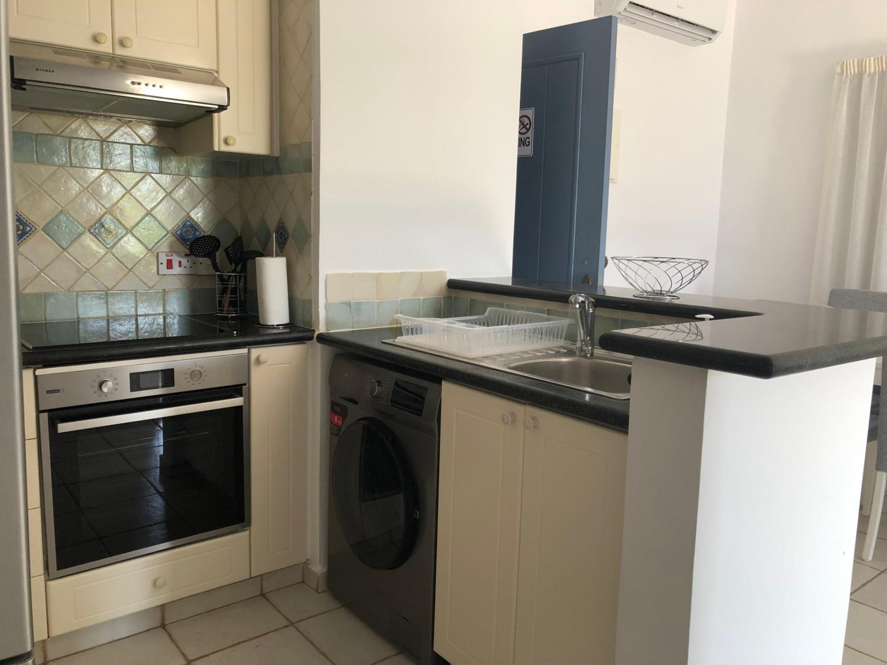 Kings Palace - Modern, sunny 2 bed ground floor with sea views