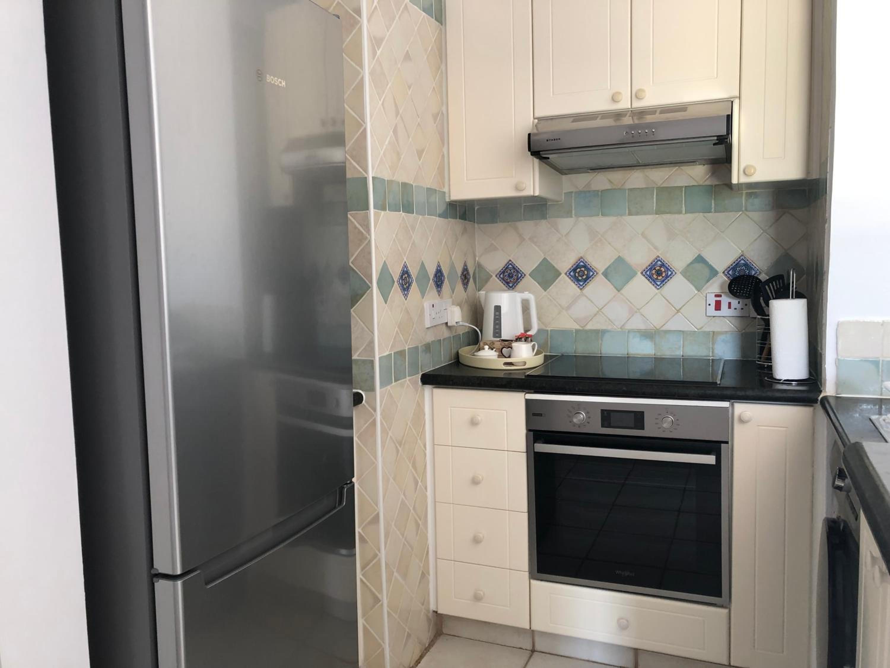 Kings Palace - Modern, sunny 2 bed ground floor with sea views