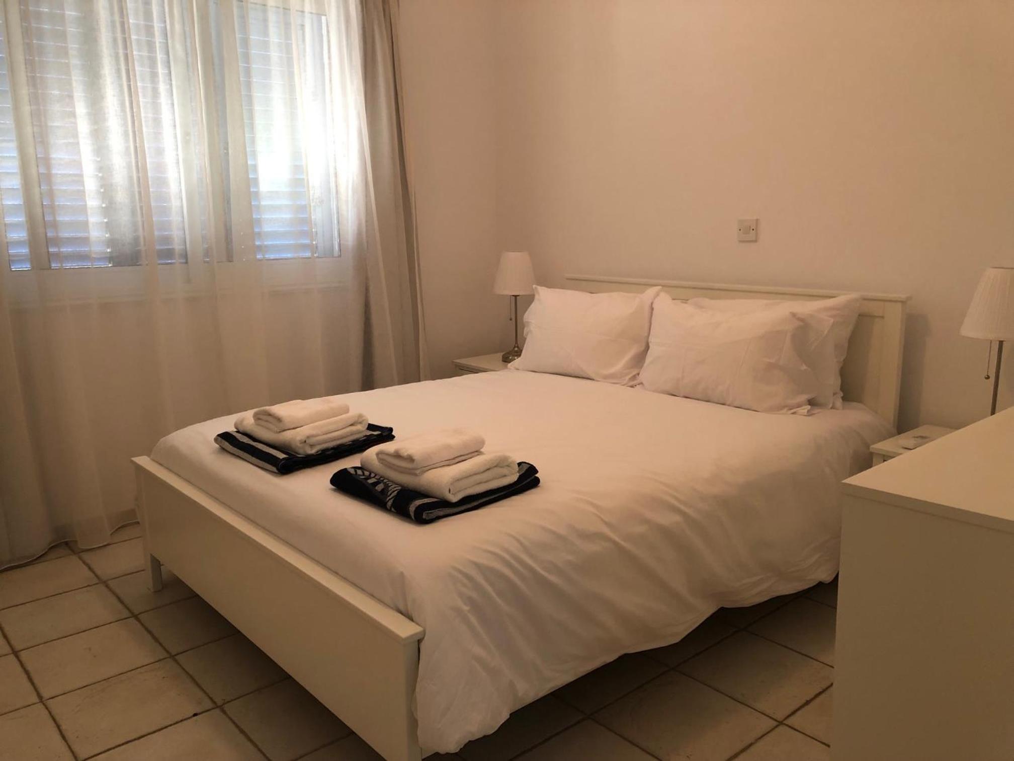 Kings Palace - Modern, sunny 2 bed ground floor with sea views