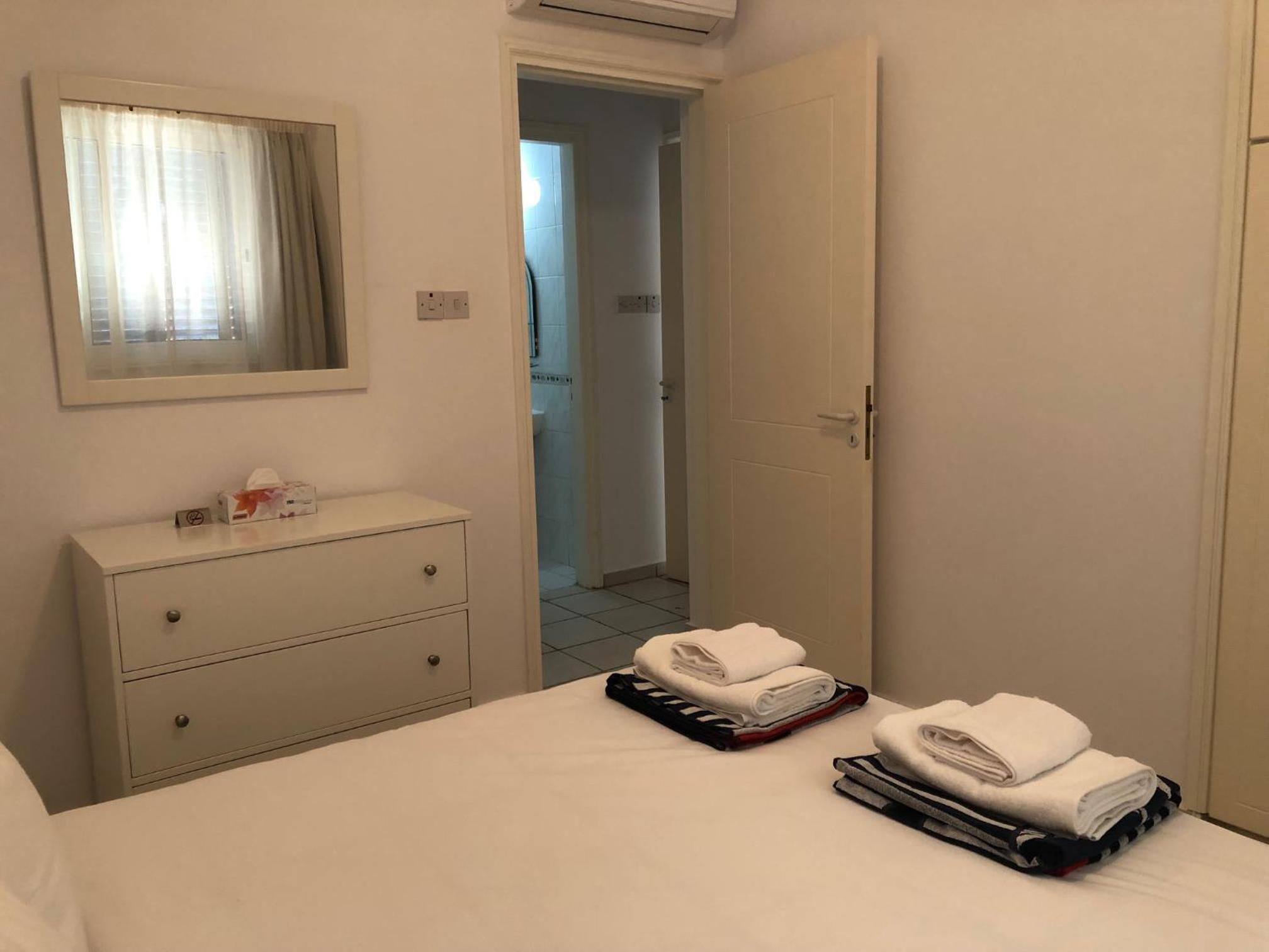 Kings Palace - Modern, sunny 2 bed ground floor with sea views